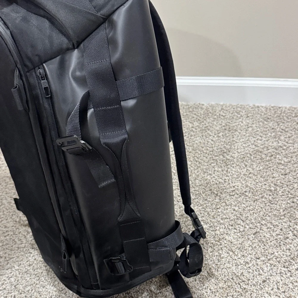 Lululemon more miles Men's Black Travel Backpack - Sleek Urban Carry